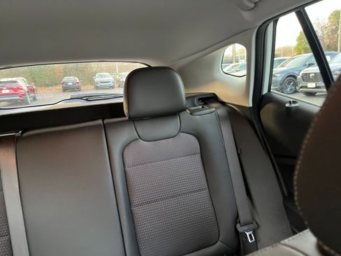 Used 2025 Chevrolet Trax LT w/ LT Convenience Package image 35