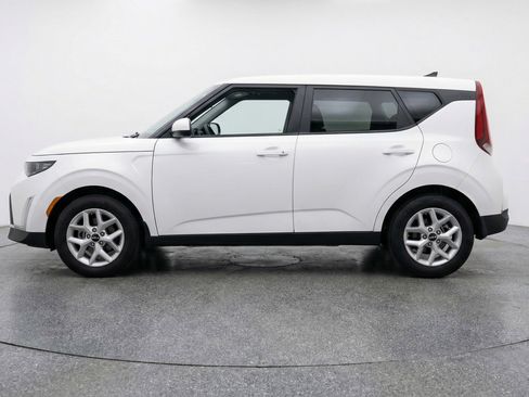 Used 2025 Kia Soul LX w/ LX Technology Package image 5