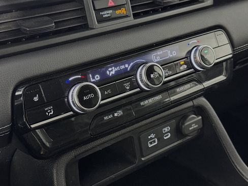 Certified 2023 Honda Pilot Touring image 16