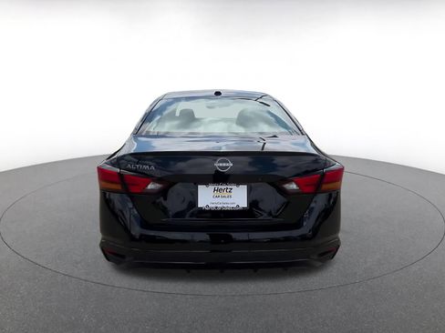 Used 2025 Nissan Altima 2.5 SV FWD image 12