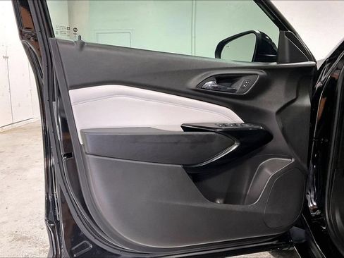 Used 2024 Chevrolet Trax LT w/ Driver Confidence Package FWD image 21