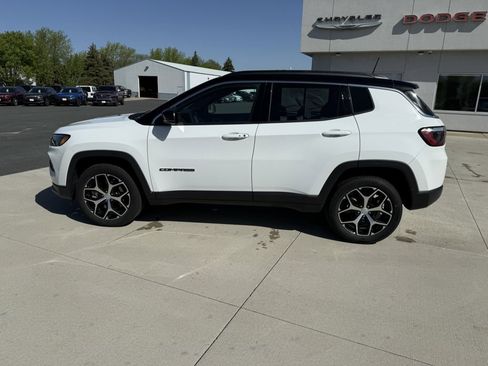 Used 2024 Jeep Compass Limited AWD/4WD image 5