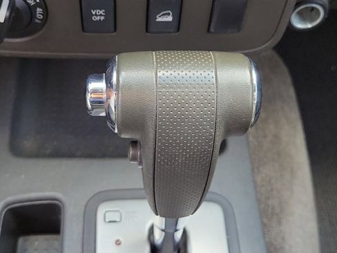 Used 2011 Nissan Frontier SV image 27