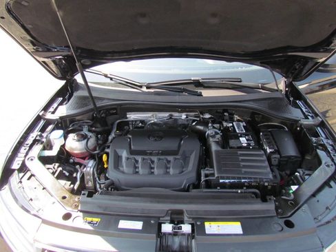 Used 2022 Volkswagen Tiguan SE image 25