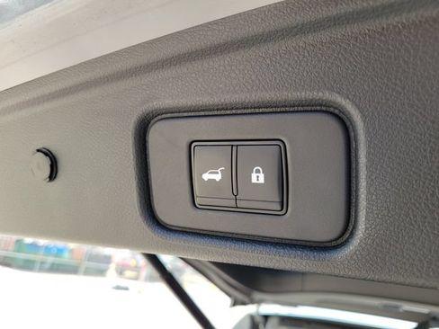 Used 2024 Nissan Pathfinder Platinum AWD/4WD image 11