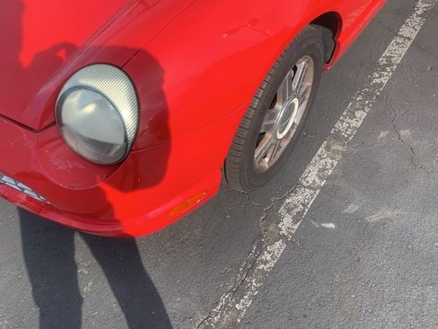 Used 2004 Ford Thunderbird Base image 2