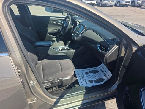 Used 2020 Chevrolet Malibu LT FWD image 9