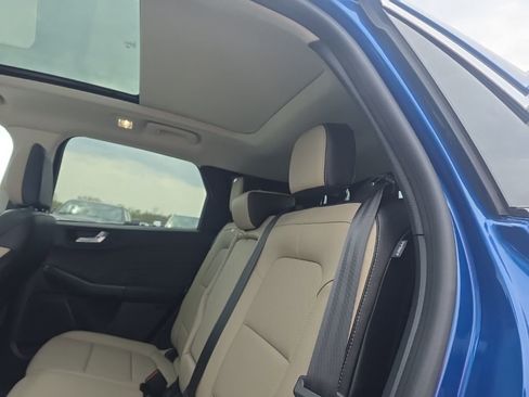 Used 2022 Ford Escape Titanium w/ Class II Trailer Tow Package image 12