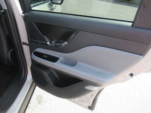 Used 2022 Lincoln Corsair FWD image 23