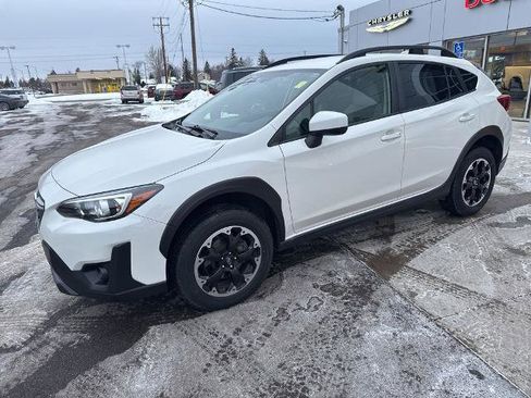 Used 2023 Subaru Crosstrek 2.0i Premium image 3