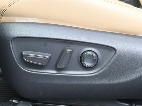 Used 2023 Toyota RAV4 XLE Premium image 11