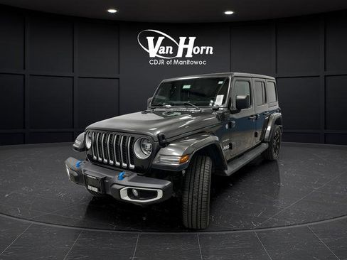 Used 2022 Jeep Wrangler Unlimited Sahara w/ Cold Weather Group image 7