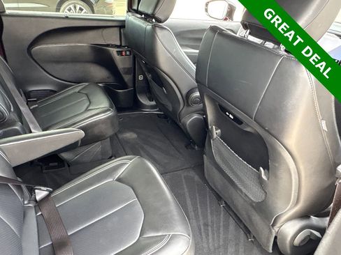 Used 2025 Chrysler Pacifica Select image 38