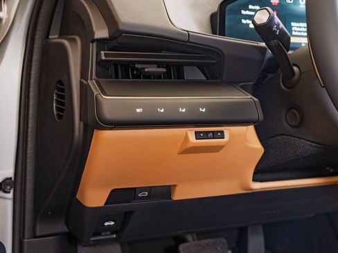 New 2026 Lexus ES 350e FWD image 32