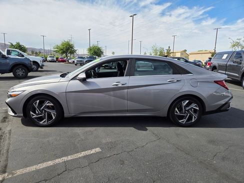 Used 2024 Hyundai Elantra Limited FWD image 3