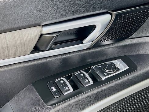 Used 2023 Kia Telluride EX w/ EX Captain's Chair Package image 9