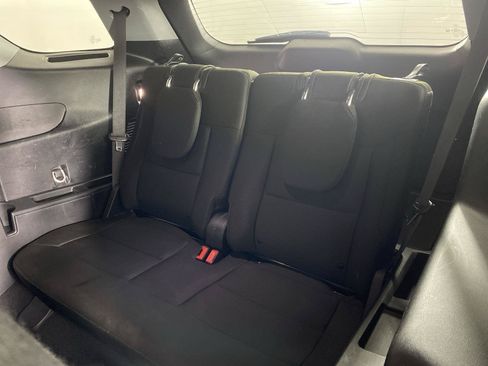 Used 2023 Ford Explorer XLT AWD/4WD image 7