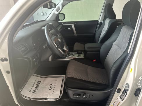 Used 2022 Toyota 4Runner SR5 AWD/4WD image 9
