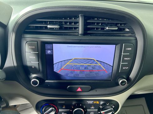Certified 2025 Kia Soul LX w/ LX Technology Package image 26