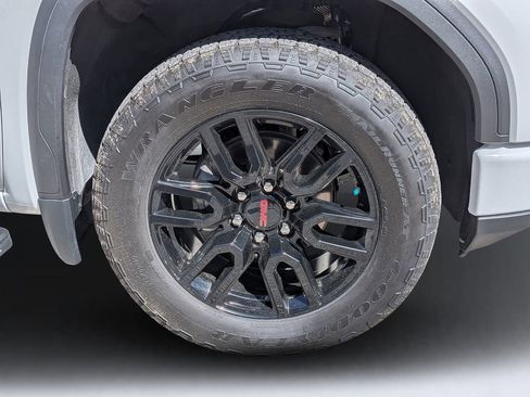 Used 2024 GMC Sierra 1500 Elevation w/ LPO, Elevation Black Package AWD/4WD image 10