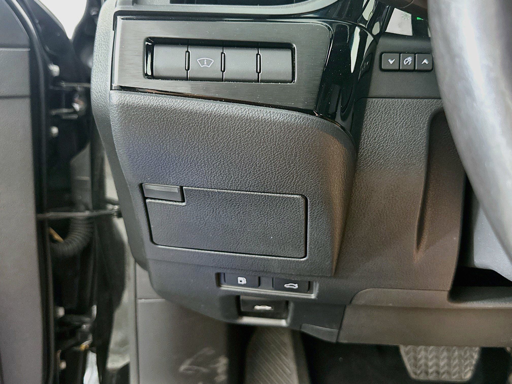 Used 2025 Lexus ES 300h w/ Premium Package FWD image 17
