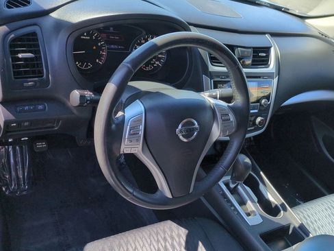 Used 2017 Nissan Altima 2.5 SV image 10