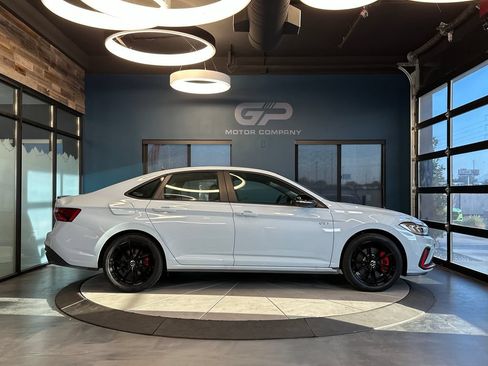 Used 2025 Volkswagen Jetta GLI Autobahn FWD image 2