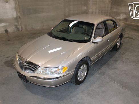 Used 1999 Lincoln Continental image 18
