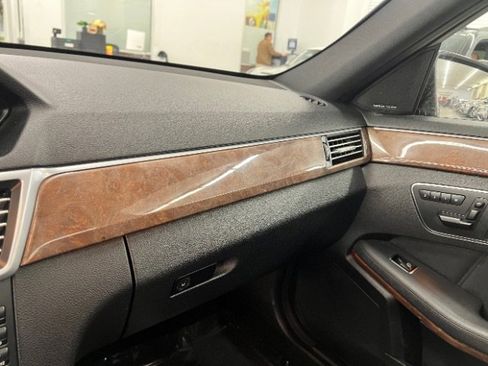 Used 2013 Mercedes-Benz E 350 4MATIC Sedan image 22