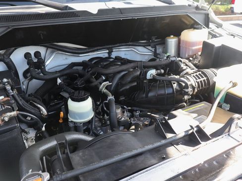 Used 2018 Nissan NV 2500 SV w/ Navigation Package image 11