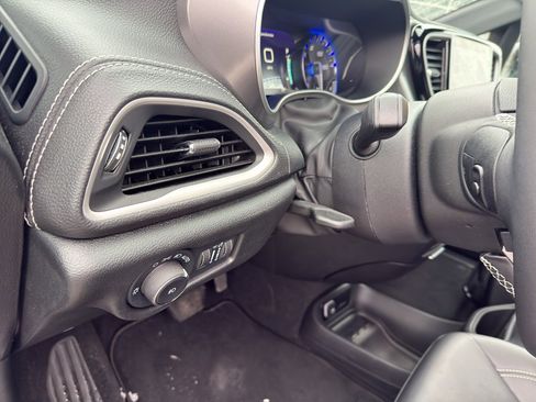 New 2026 Chrysler Pacifica Select image 13