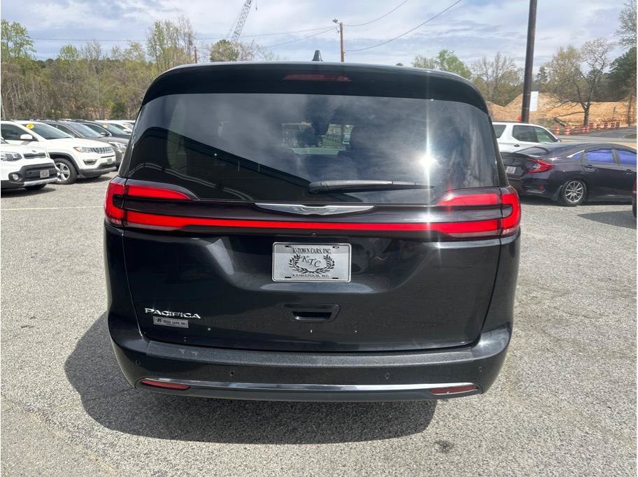 Used 2022 Chrysler Pacifica Touring-L FWD image 7