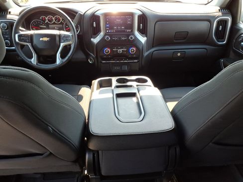 Used 2021 Chevrolet Silverado 1500 LT w/ Z71 Off-Road Package AWD/4WD image 11