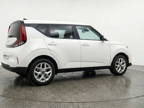 Used 2025 Kia Soul LX w/ LX Technology Package image 9