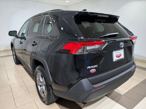 Certified 2022 Toyota RAV4 XLE w/ Convenience Package AWD/4WD image 3