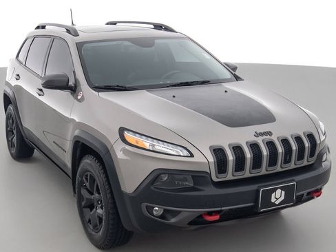Used 2017 Jeep Cherokee Trailhawk image 1