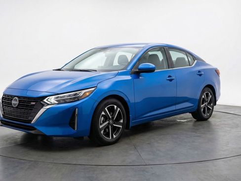 Used 2025 Nissan Sentra SV image 3