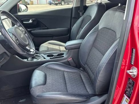 Certified 2022 Kia Niro LXS FWD image 13
