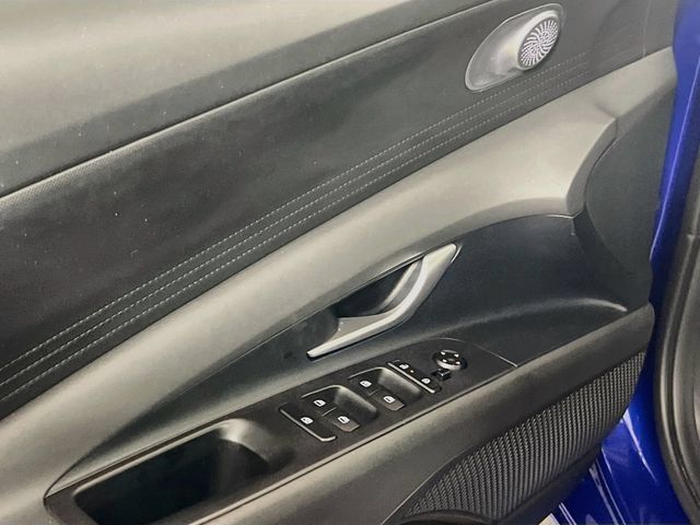 Used 2025 Hyundai Elantra Hybrid FWD image 15