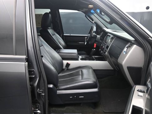 Used 2016 Ford Expedition XLT w/ Equipment Group 202A RWD image 9