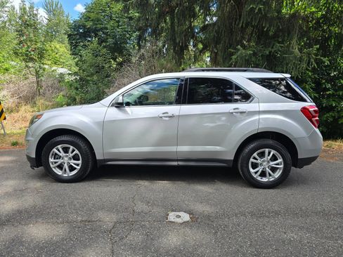 Used 2017 Chevrolet Equinox LT FWD image 2