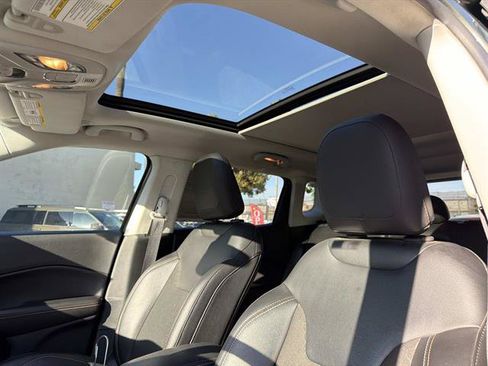Used 2021 Jeep Compass Latitude w/ Sun and Sound Group FWD image 16