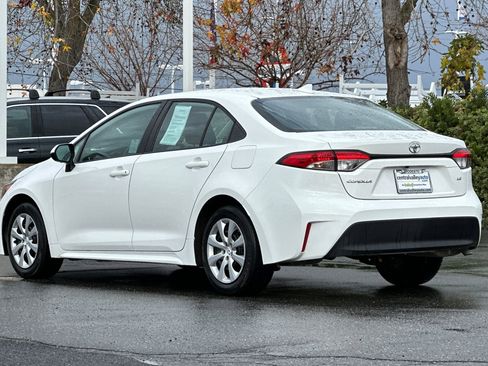 Used 2024 Toyota Corolla LE image 6