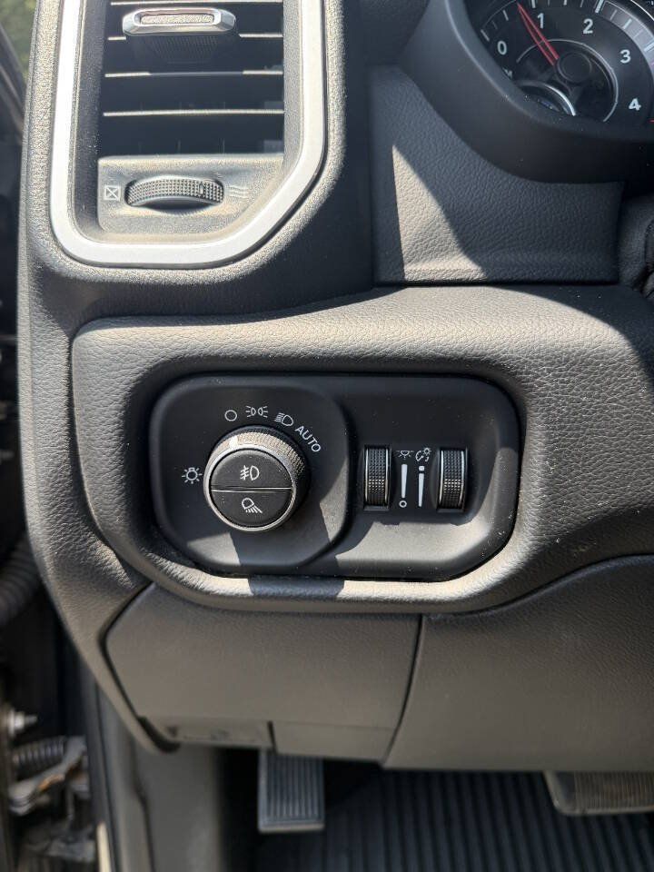 Used 2020 RAM 2500 Big Horn w/ Night Edition AWD/4WD image 22
