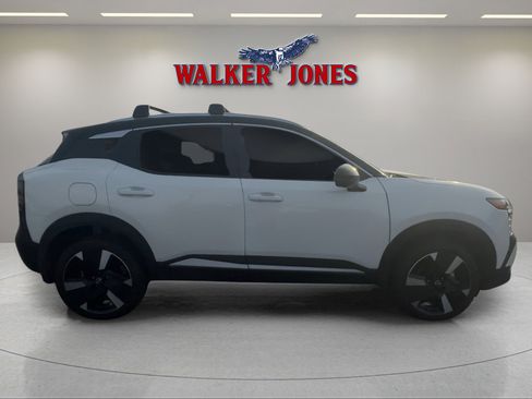 Used 2025 Nissan Kicks SR image 2