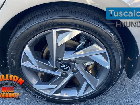 Used 2024 Hyundai Elantra SEL w/ Convenience Package image 12