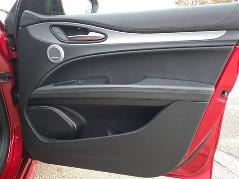 Used 2022 Alfa Romeo Stelvio Veloce image 8