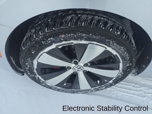 Used 2013 Volkswagen Beetle 2.0T image 31