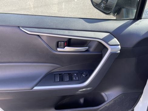 Certified 2025 Toyota RAV4 XLE AWD/4WD image 15