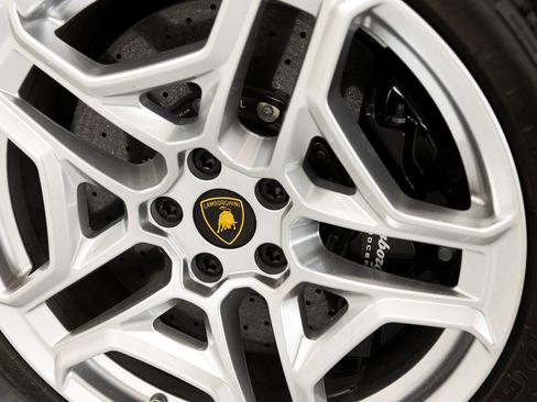 Used 2023 Lamborghini Huracan Sterrato image 26